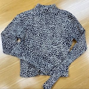 Brandy Melville Daniella CheetahLeopard Turtleneck